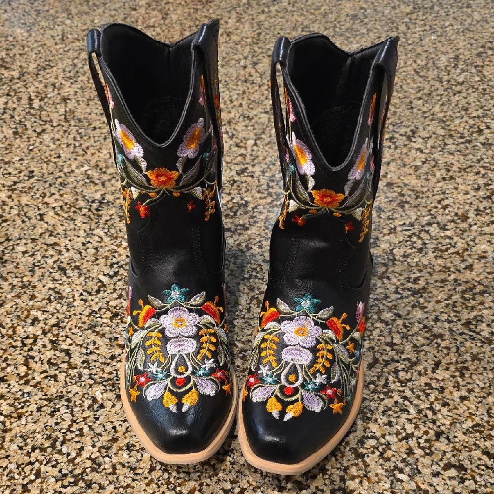 Embroidered Black Floral Cowboy Boots
